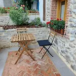 El Patio De Vespasiano - En El Puerto Frente A La Iglesia De Santa Maria * Castro Urdiales