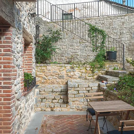 El Patio De Vespasiano - En El Puerto Frente A La Iglesia De Santa Maria * Castro Urdiales