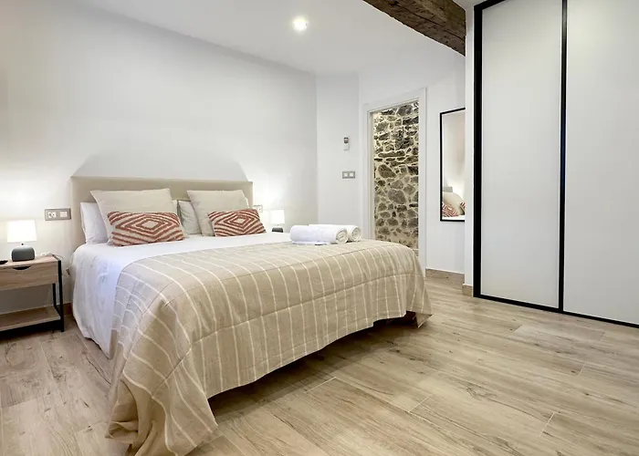 El Patio De Vespasiano - En El Puerto Frente A La Iglesia De Santa Maria *