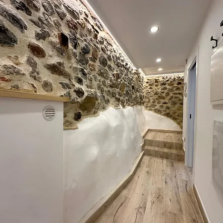 El Patio De Vespasiano - En El Puerto Frente A La Iglesia De Santa Maria * Castro Urdiales