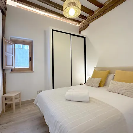 El Patio De Vespasiano - En El Puerto Frente A La Iglesia De Santa Maria * Castro Urdiales