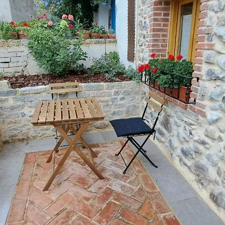 El Patio De Vespasiano - En El Puerto Frente A La Iglesia De Santa Maria * Castro Urdiales
