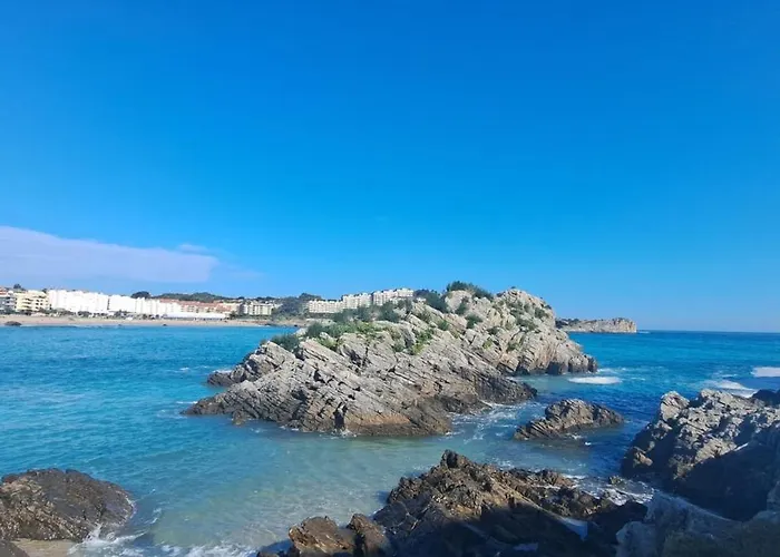 El Patio De Vespasiano - En El Puerto Frente A La Iglesia De Santa Maria Castro Urdiales